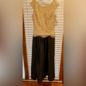 Alex Evenings Black Full Skirt And Gold Sequin Bodice Dress Size 10 NWT Vintage